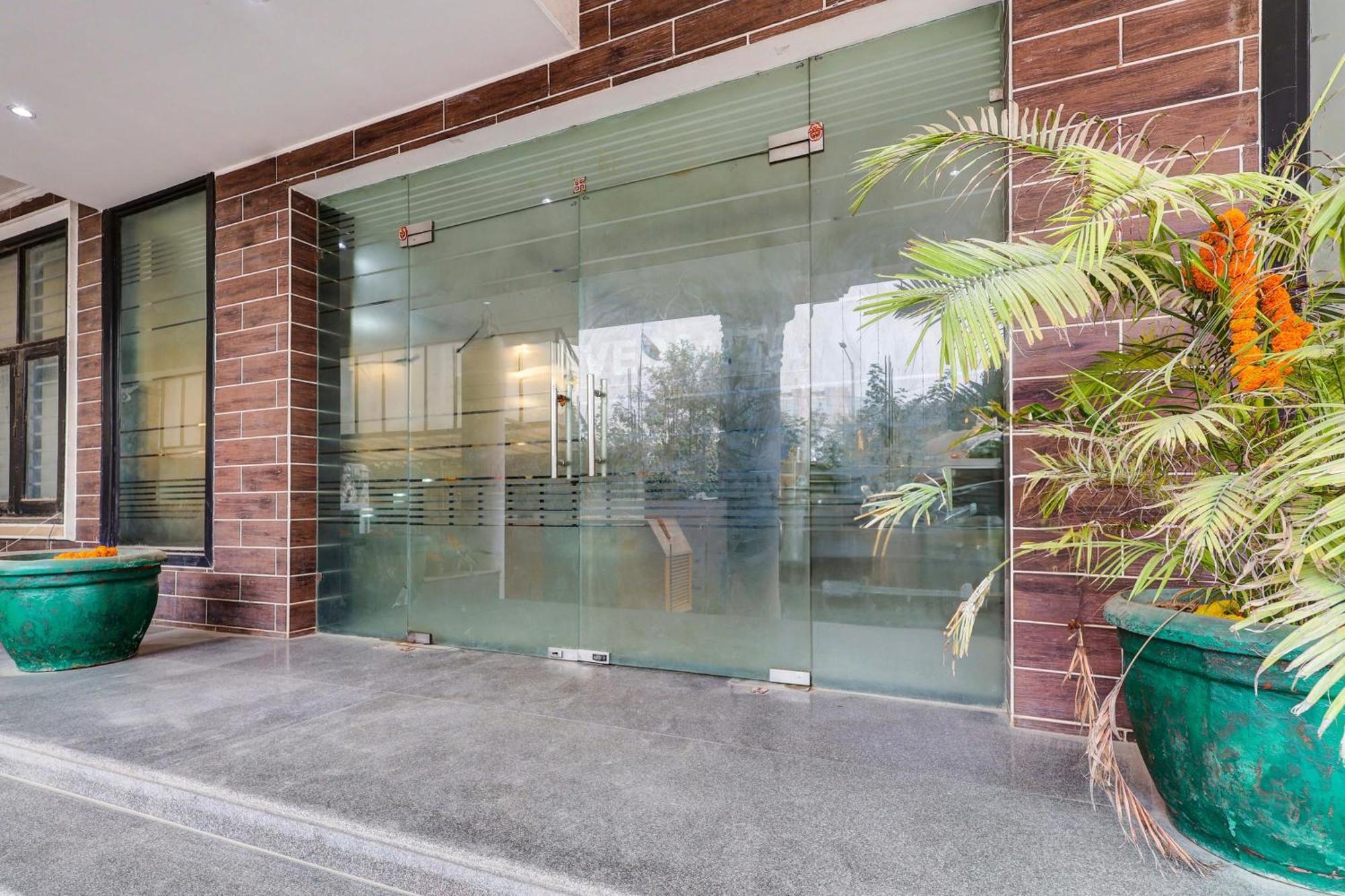 Hotel Super Townhouse Sector 38 Gurgaon Near Medanta Zewnętrze zdjęcie