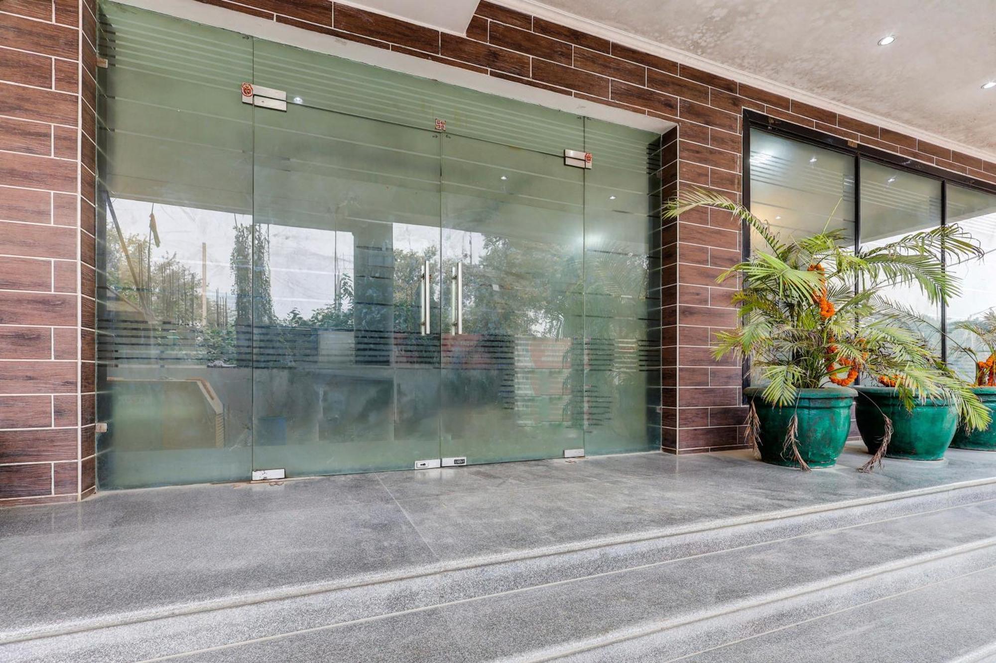 Hotel Super Townhouse Sector 38 Gurgaon Near Medanta Zewnętrze zdjęcie