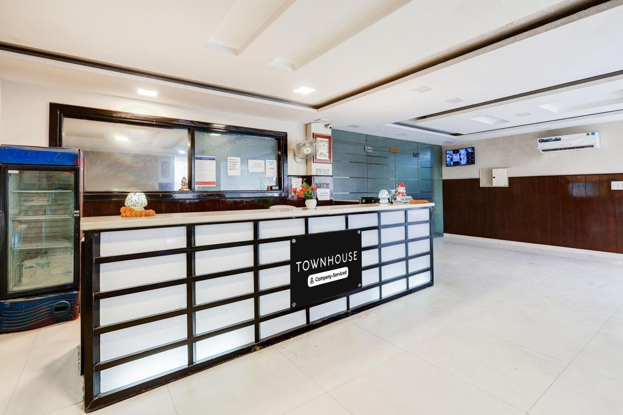 Hotel Super Townhouse Sector 38 Gurgaon Near Medanta Zewnętrze zdjęcie