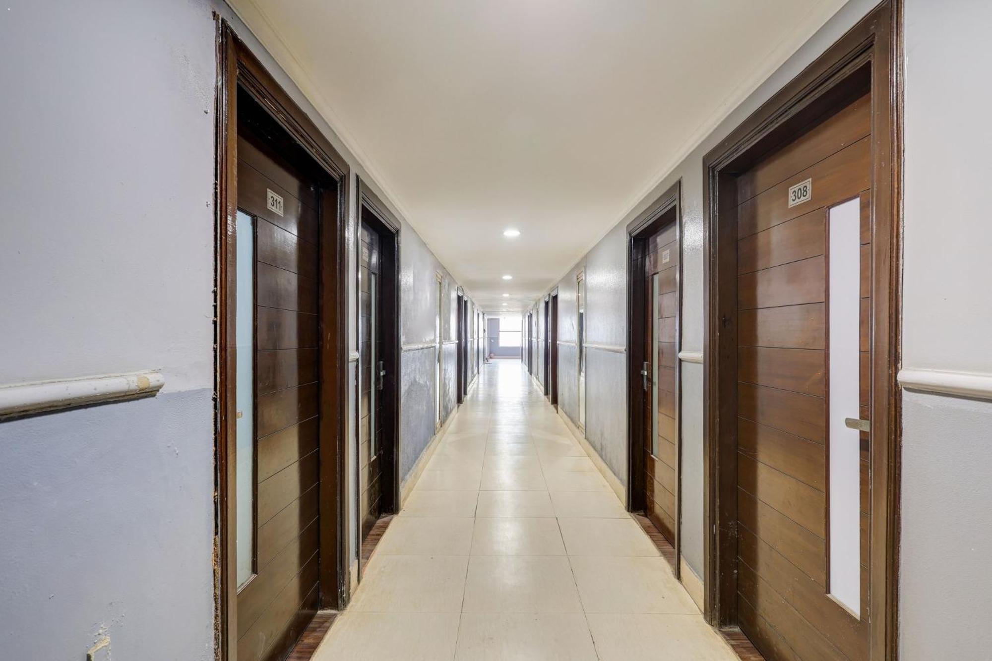 Hotel Super Townhouse Sector 38 Gurgaon Near Medanta Zewnętrze zdjęcie