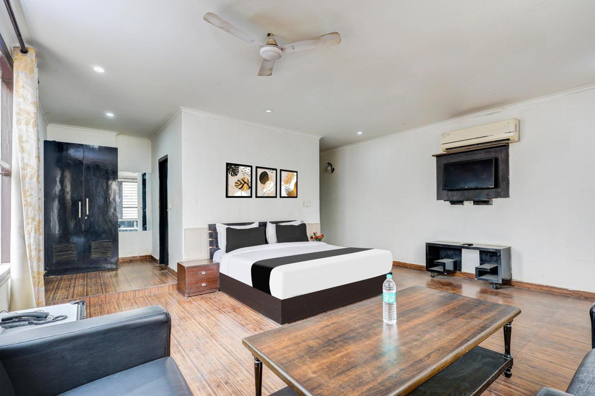 Hotel Super Townhouse Sector 38 Gurgaon Near Medanta Zewnętrze zdjęcie